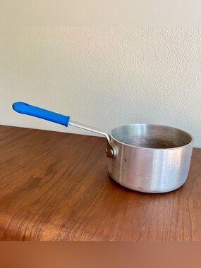 Vintage Wear-Ever 2 1/2 qt. Saucepan 4107